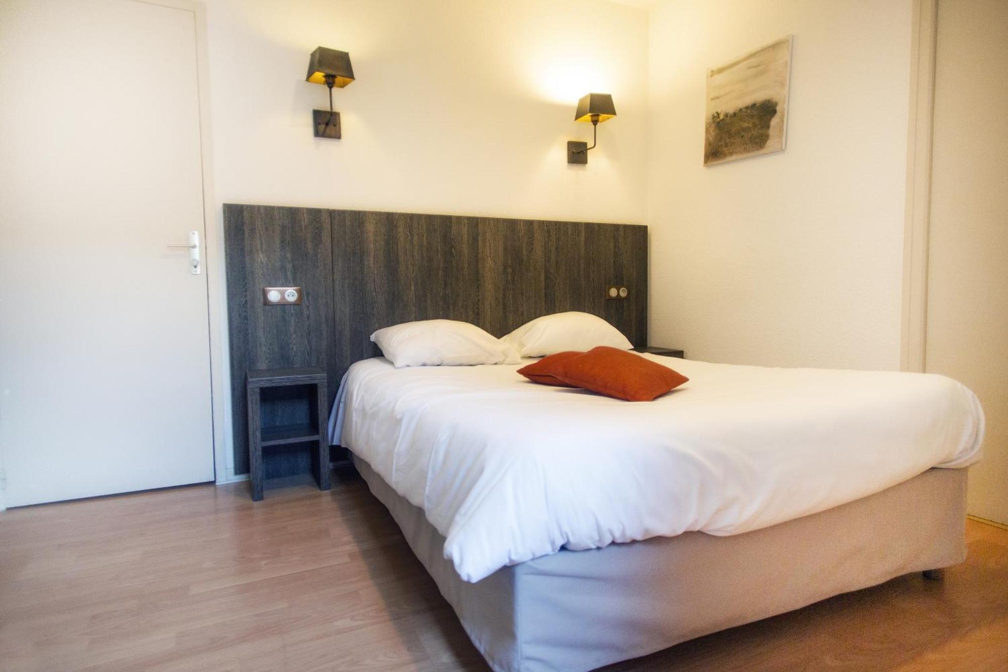Le Victor Hugo - Hotel Et Restaurant - Logis Hotels Saint-Céré Kültér fotó